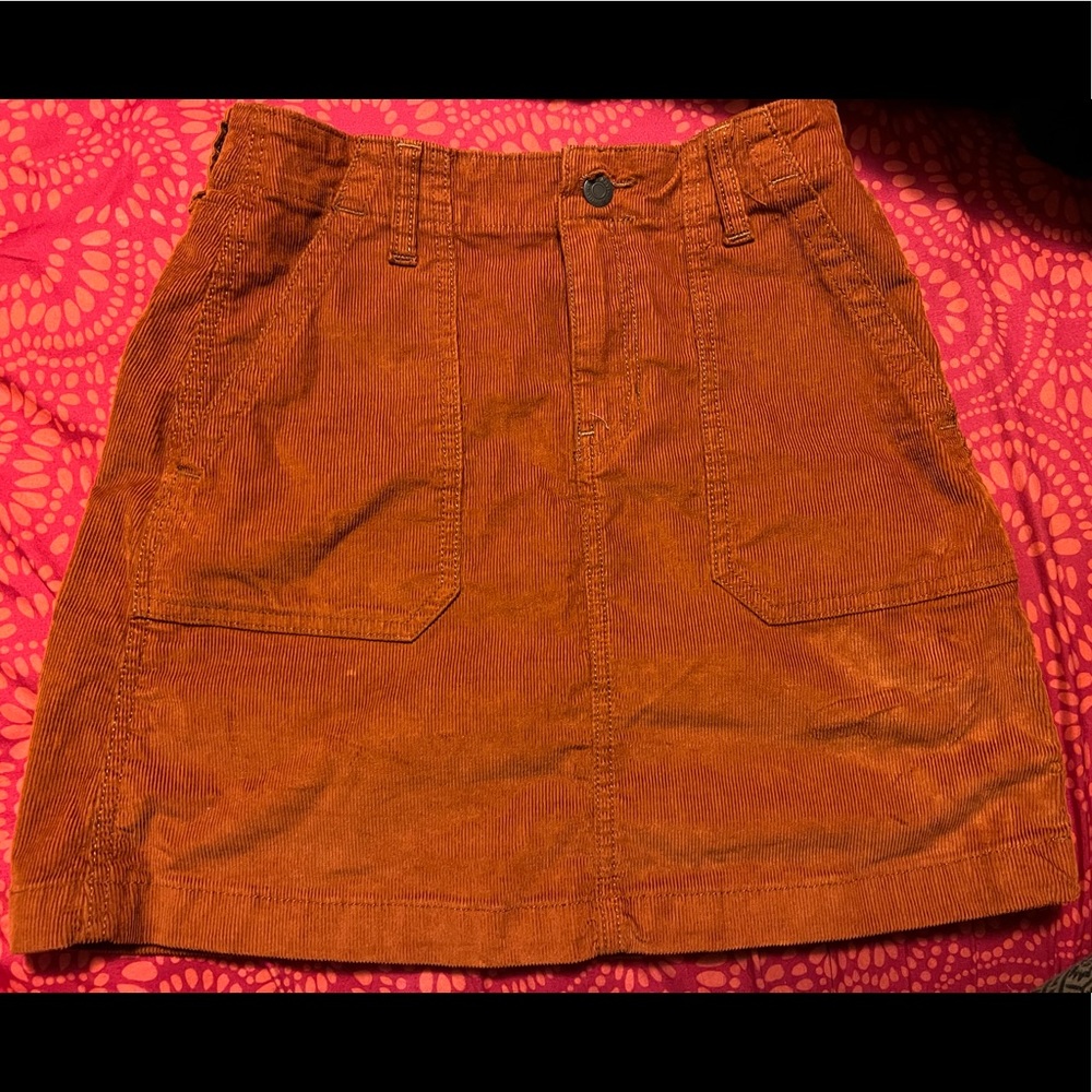 Old navy corduroy suede skirt ✨